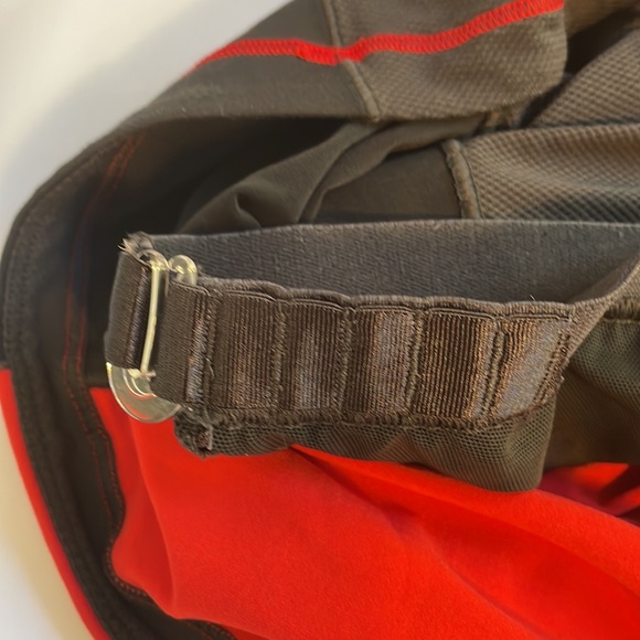 Lululemon spin it to win it tank top. Red and black. Size 8 - Picture 7 of 11